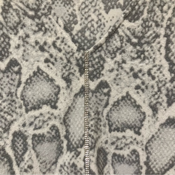 Frank Lyman Design Snakeskin Sweater - Picture 7 of 9